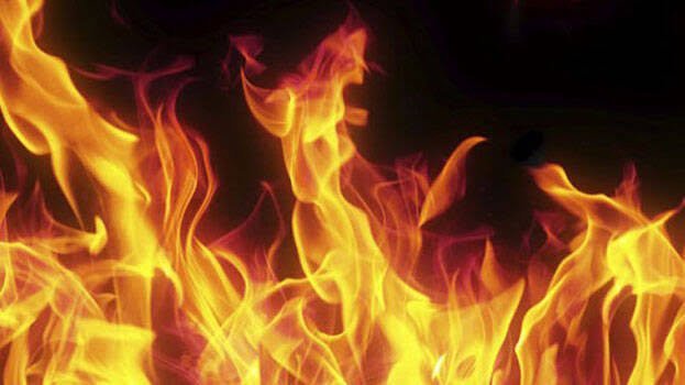 A fire broke out in Balussery Badusha Super Market image