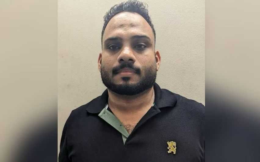 Smeared on clothes gold smuggling- Unnikulam native arrested in Karipur image