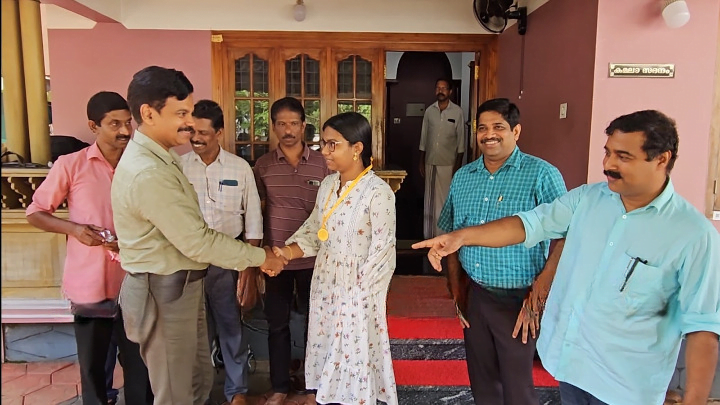 arya-is-respected-by-top-police-officers-thamarassery image_cleanup