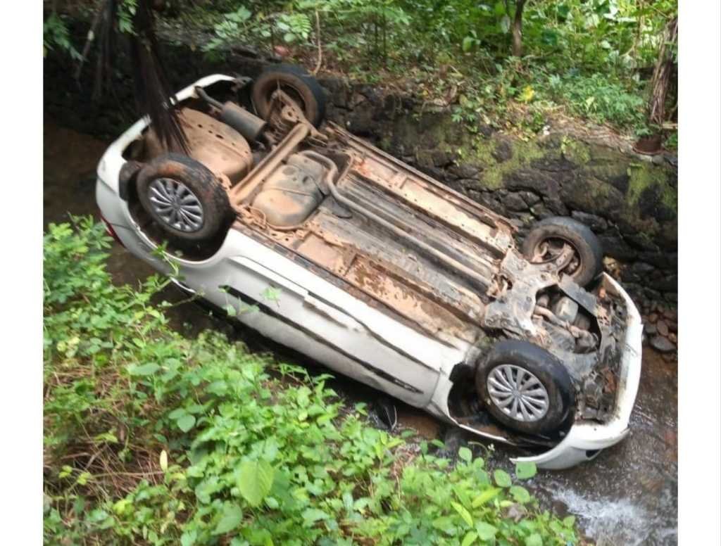 Car overturned into the stream at Chembukadavu image