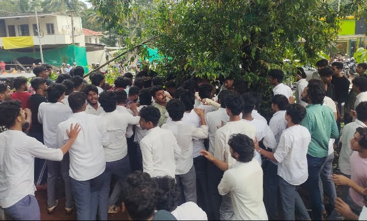 Conflict in IHRD College, Thamarassery. image