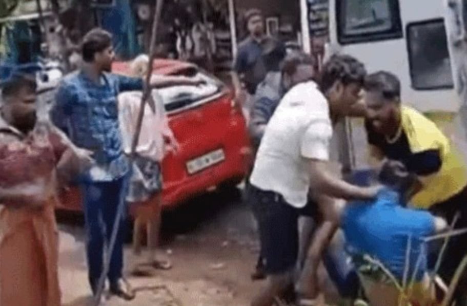 Traffic snarls in kakkadampoyil tourists thrash locals, three injured image