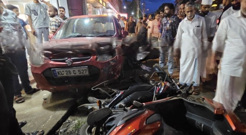 out-of-control-car-ran-into-a-shop-in-thamarassery-image