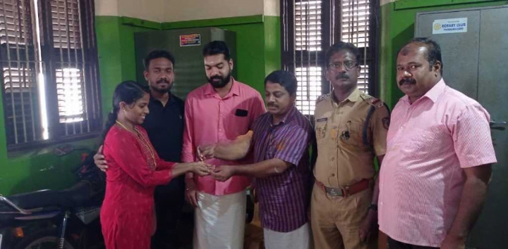 The stolen gold jewelery was received by the owner image_cleanup