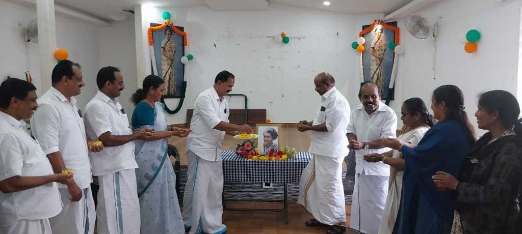 Thiruvambady commemorated Indira Gandhi image