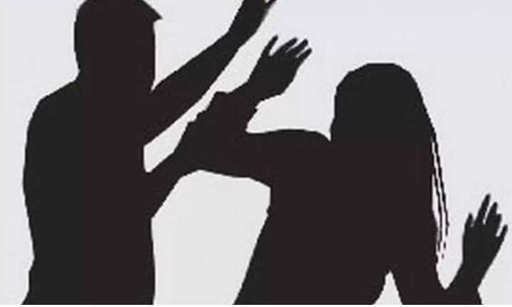 Complaint of Perambra, sales girl locked in her house and beaten up image