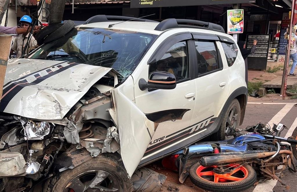 Mukkam, youth dies in collision between car and bike image