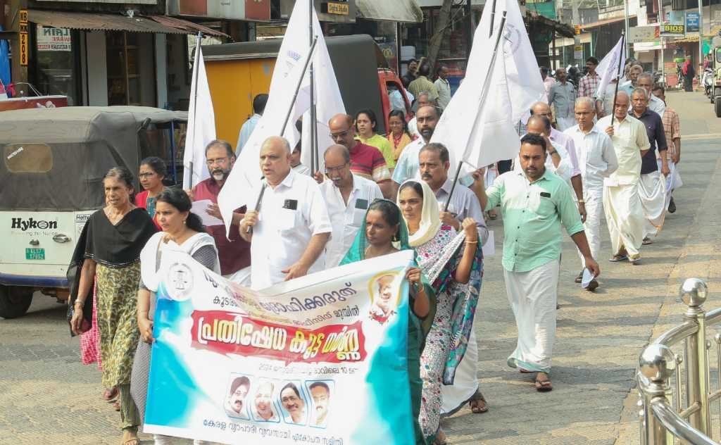At Koodaranji, traders staged a dharna strike. image