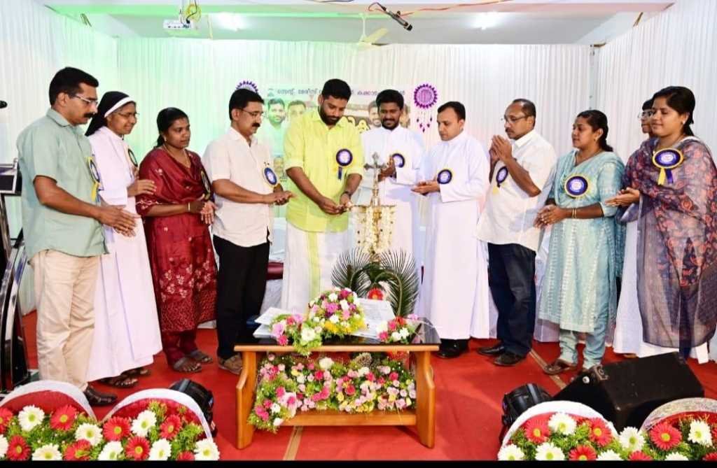 Koodaranji conducted the school annual and farewell function image