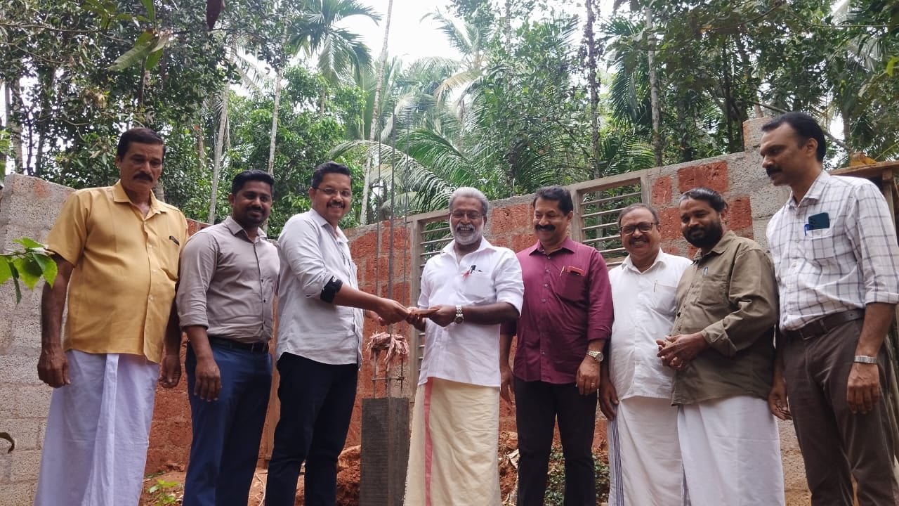 Thamarassery handed over financial assistance for house construction image