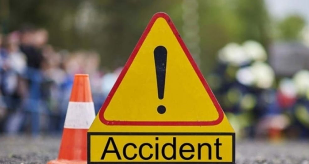 Mini lorry overturns at Kuttiadi pass; Two people were injured image