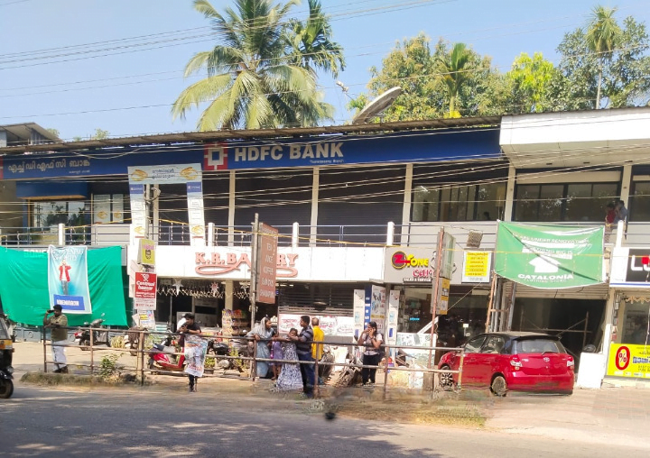 Thamarassery, കാത്തിരിപ്പു കേന്ദ്രമില്ല;യാത്രക്കാർ വെന്തുരുകുന്നു 11 Thamarassery23 cleanup