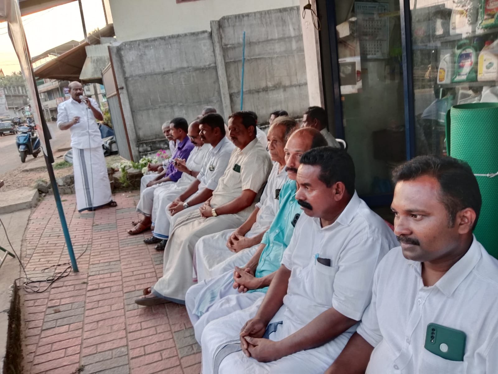 Tiruvambadi organized a protest meeting.