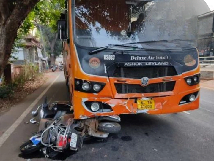 A woman was injured when her scooter fell under a KSRTC Swift bus in Karantur_cleanup