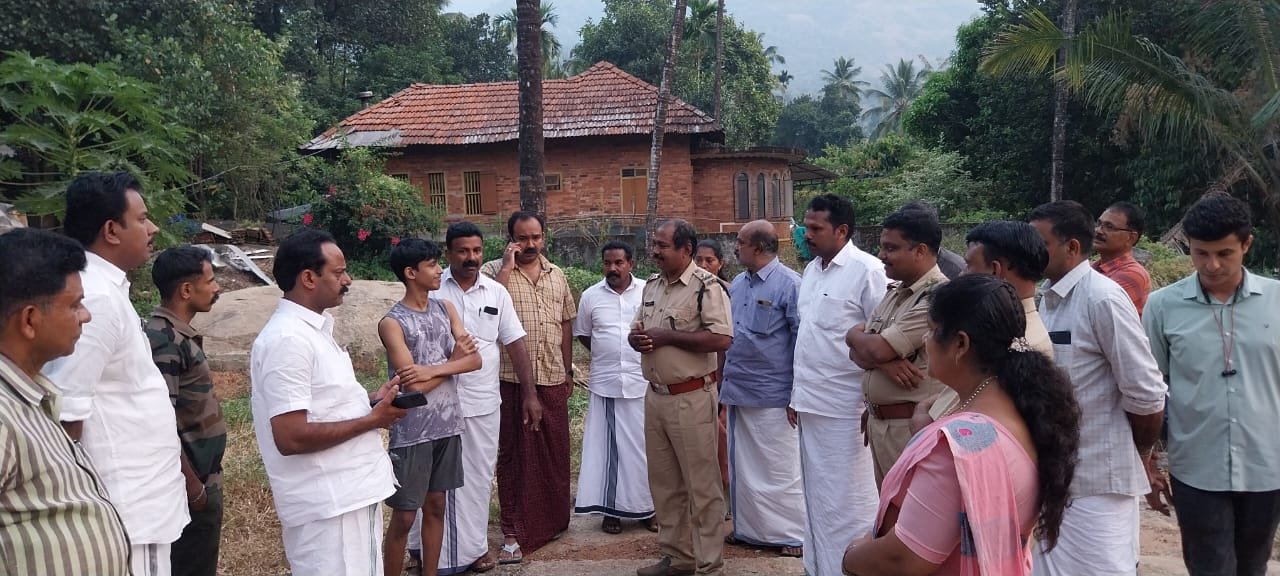 In the middle of the farm, he raised a tiger and killed a pig and ate it.