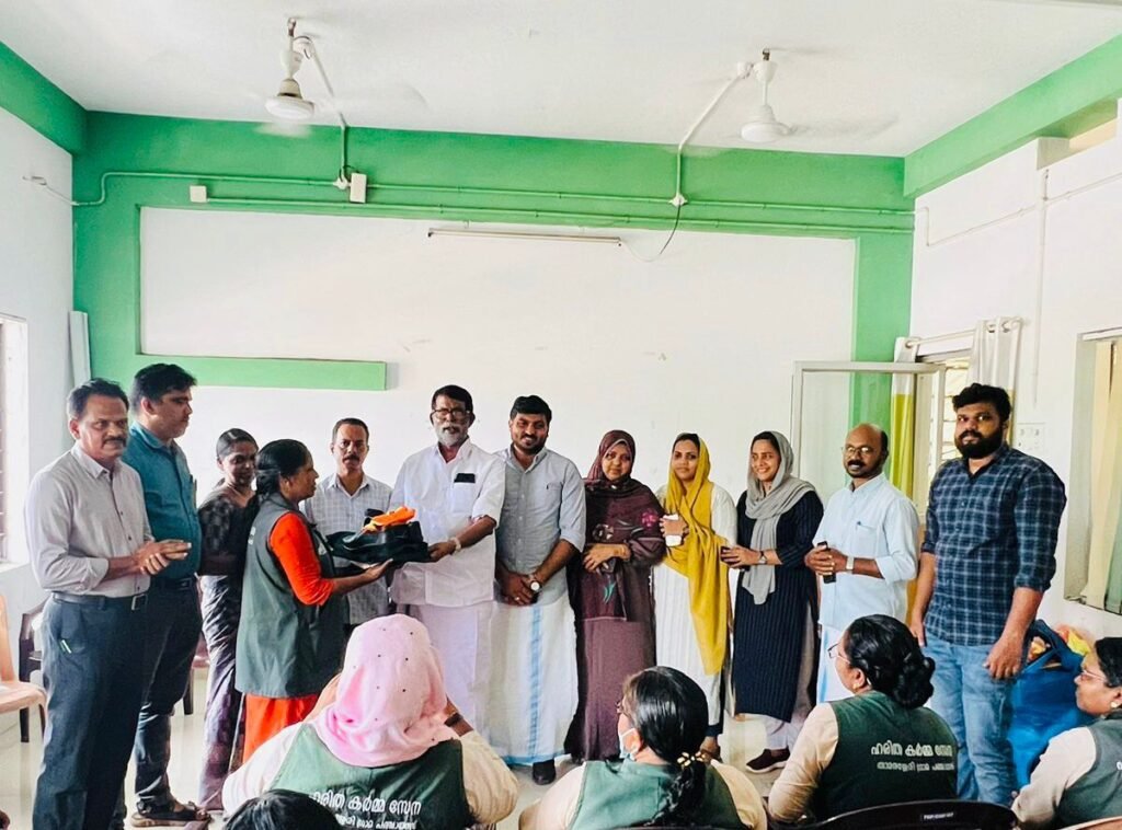 Thamarassery Haritakarma Sena distributed uniforms to the members