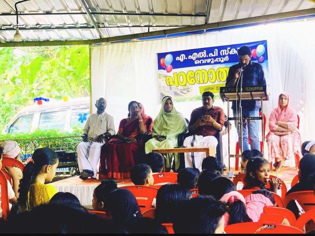 Vezhupur School organized a learning festival at Angadi.