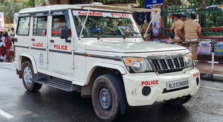 Kerala_Police_Station_Mobile_Mahindra_Bolero_1_YjaOTjh