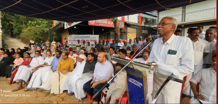 Thamarassery, വട്ടക്കുണ്ടിൽ നടപ്പാലം നിർമ്മിച്ച് യാത്രക്കാരുടെ ജീവൻ രക്ഷിക്കണമെന്നാവശ്യപ്പെട്ട് ജനകീയ പ്രതിഷേധം. 2 Public protest demanding that a footbridge be built at Thamarassery Vattakund to save the lives of passengers. cleanup