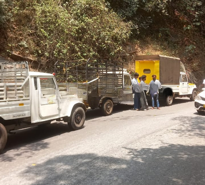 Thamarassery, ചുരത്തിൽ മൂന്നു വാഹനങ്ങൾ കൂട്ടിയിടിച്ചു 1 Three vehicles collided at the pass cleanup