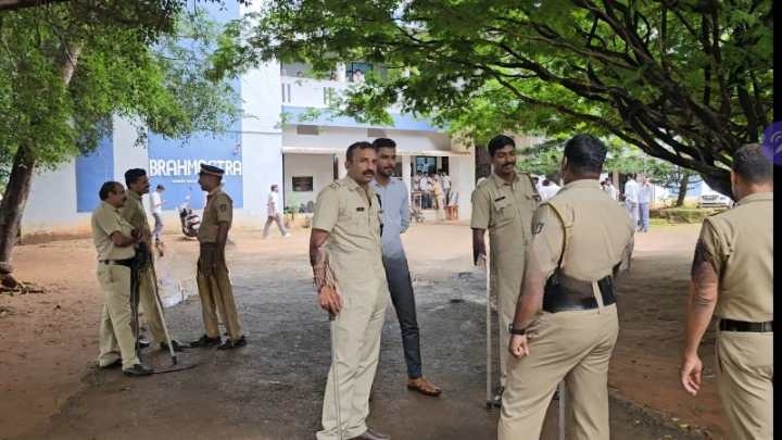 Thamarassery, IHRD കോളേജിൽ സംഘർഷം;പോലീസ് നിലയുറപ്പിച്ചു. 3 Clashes at Thamarassery IHRD College Police deployed. cleanup