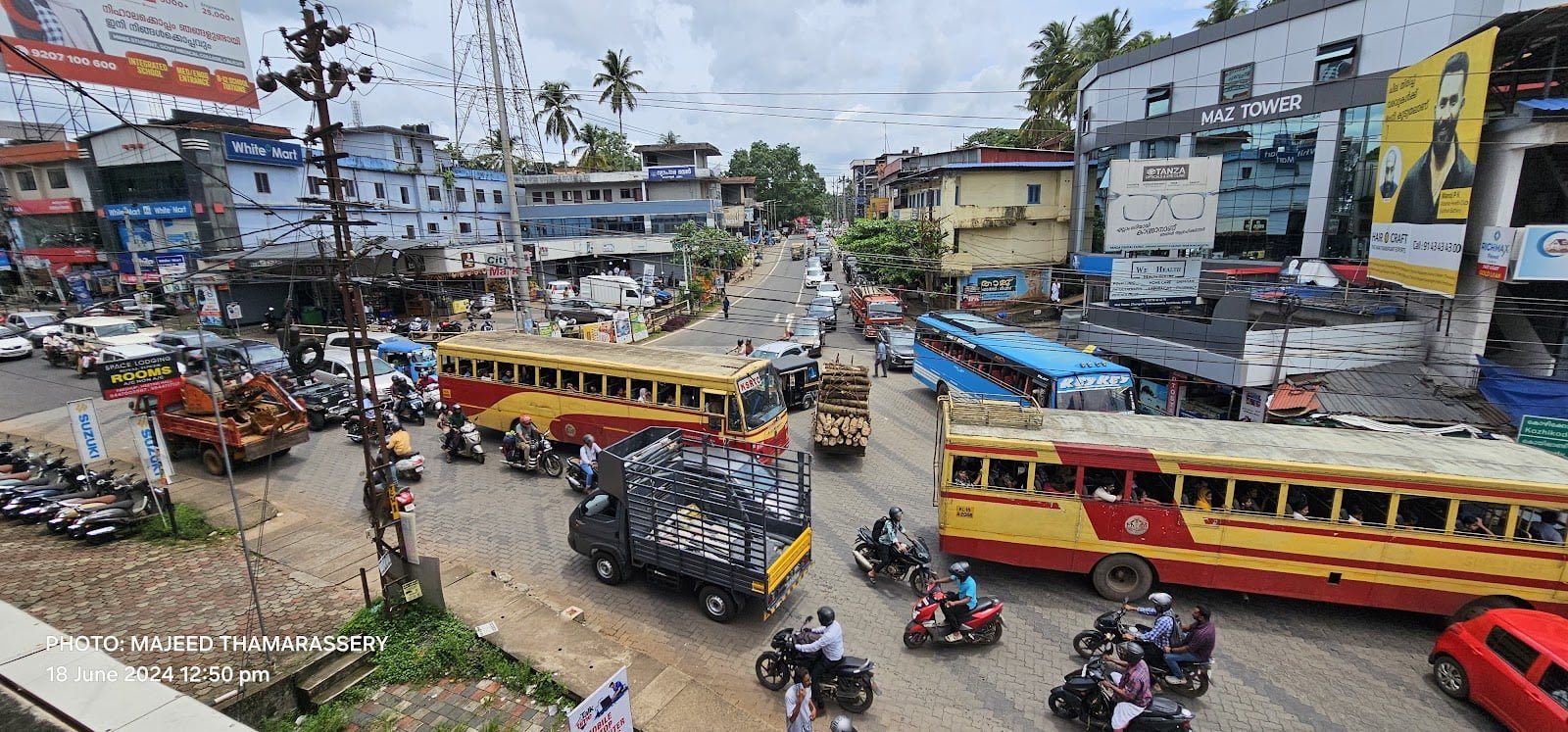 Heavy traffic jam at Thamarassery, Customs.