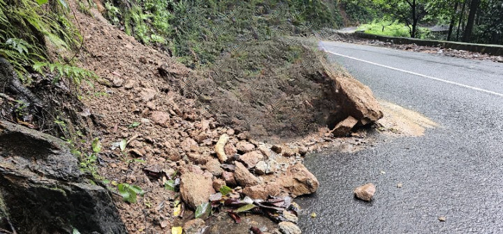Thamarassery, ചുരം ഏഴാം വളവിന് സമീപം മണ്ണിടിച്ചിൽ 1 Landslide near 7th turn of pass Thamarassery cleanup