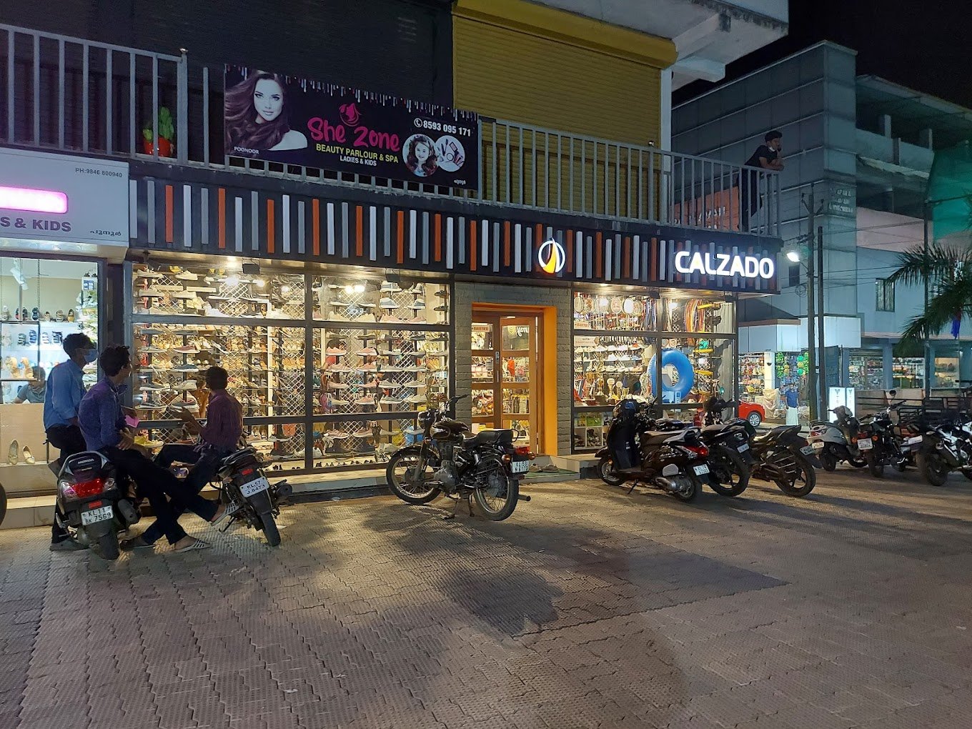 Calzado Shoe Shop Poonoor