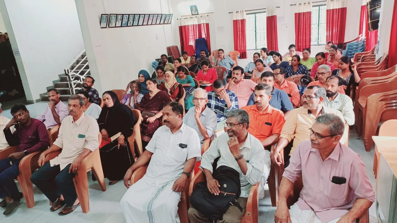 Clean Water Project; Thiruvambady held a meeting of public drinking water scheme operators.