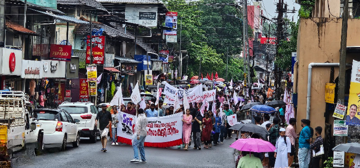 Joby Andrews Martyrs Day Student rally and commemoration led by Thamarassery SFI cleanup