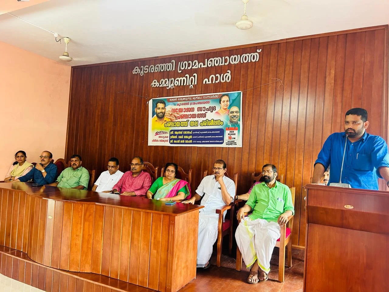 Koodaranji organized an age-friendly panchayat-panchayat level training on 'Shadow is ready for those who have walked before'.