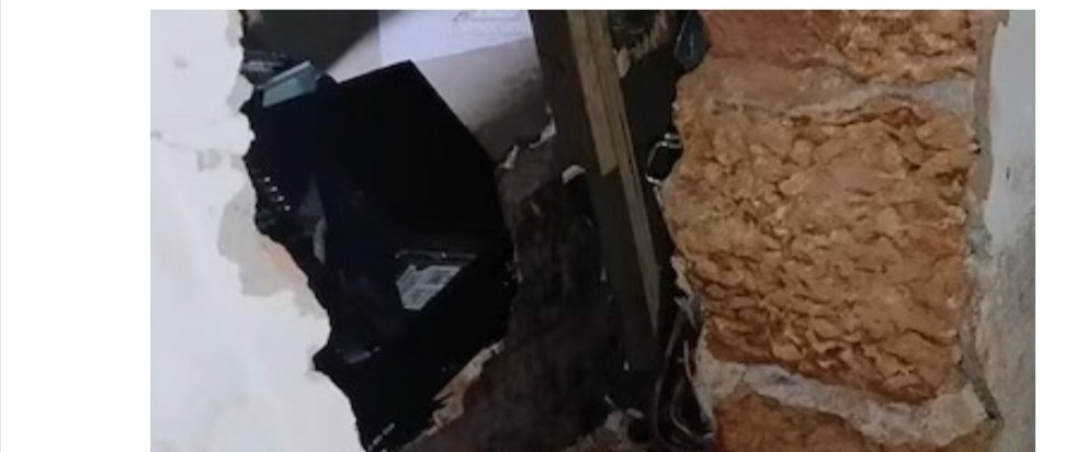 Kozhikode Dubai Gold Jewellery attempted robbery thief on the run