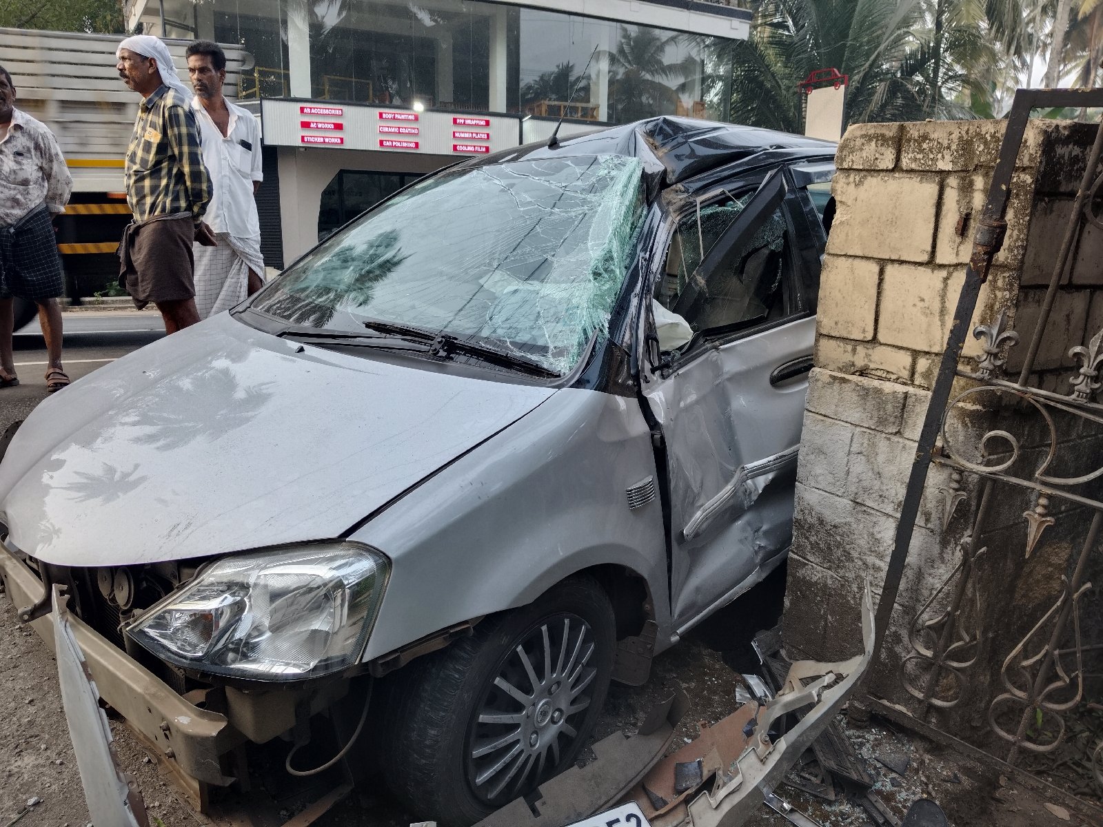 the-car-lost-control-and-crashed-into-the-wall-of-the-house