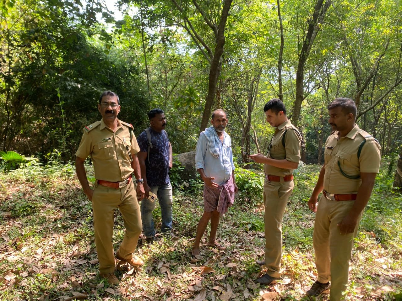 kodanchery-forest-department-conducts-inspection-in-manjuvayal-pottankode-hills-after-recent-presence-of-leopard