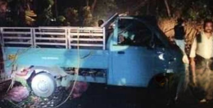 kuttiady-pickup-van-overturns-after-losing-control-in-accident