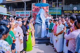 mahatma-gandhis-statue-unveiled-at-omassery-bus-stand