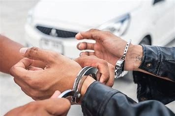 ആയിരം കോടിയുടെ പകുതി വില തട്ടിപ്പ്: Kottayam Thalayolaparambu രണ്ട് കേസ് രജിസ്റ്റർ ചെയ്തു: കേസെടുത്തത് RSS നേതാവിൻ്റെ പരാതിയിൽ 1 ₹1000-crore-half-price-fraud-two-cases-registered-in-kottayams-thalayolaparambu-following-rss-leaders-complaint