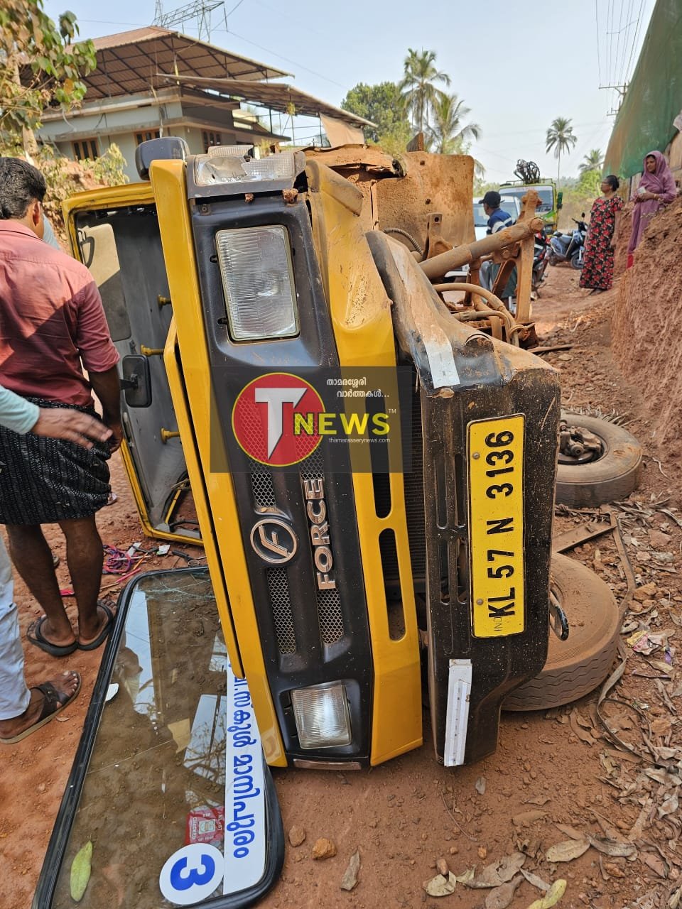 school-bus-overturns-in-omassery-puthur-ten-injured-in-accident