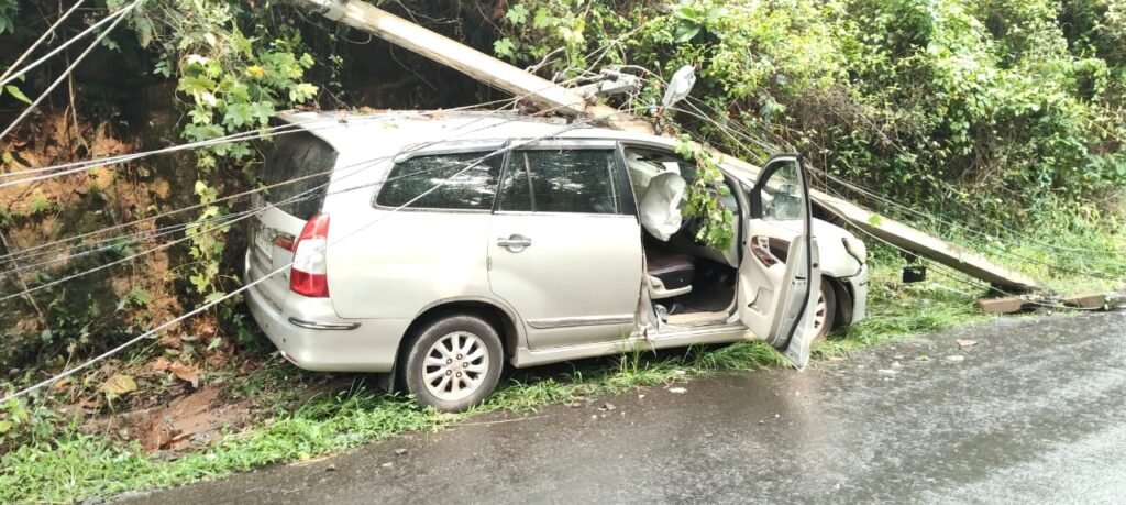 Kodancherry കണ്ണോത്ത് കൈതപ്പൊയിൽ റോഡിൽ വാഹനാപകടം 9 kodancherry vehicle accident on kannoth kaithappoyil road