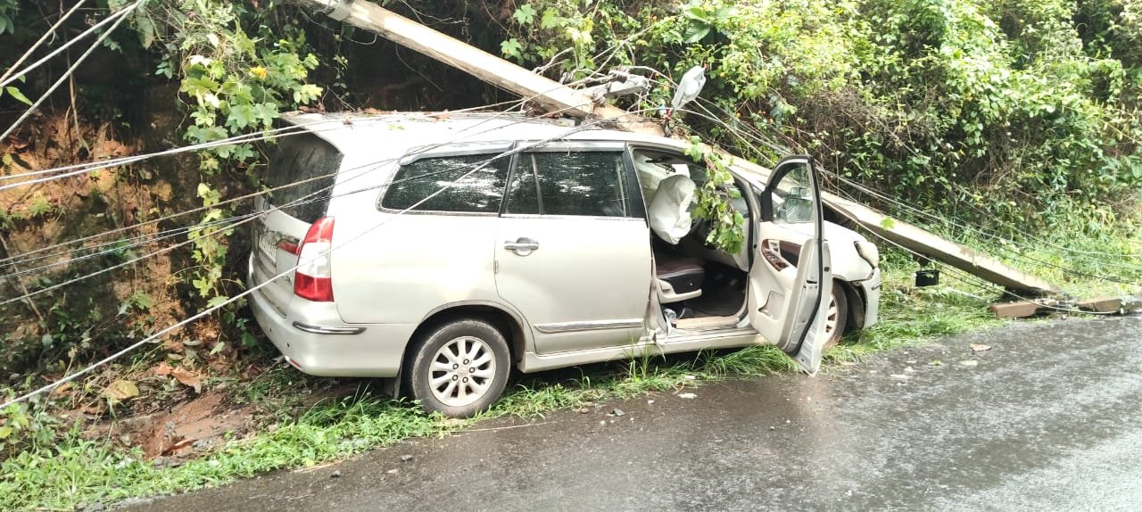 kodancherry-vehicle-accident-on-kannoth-kaithappoyil-road