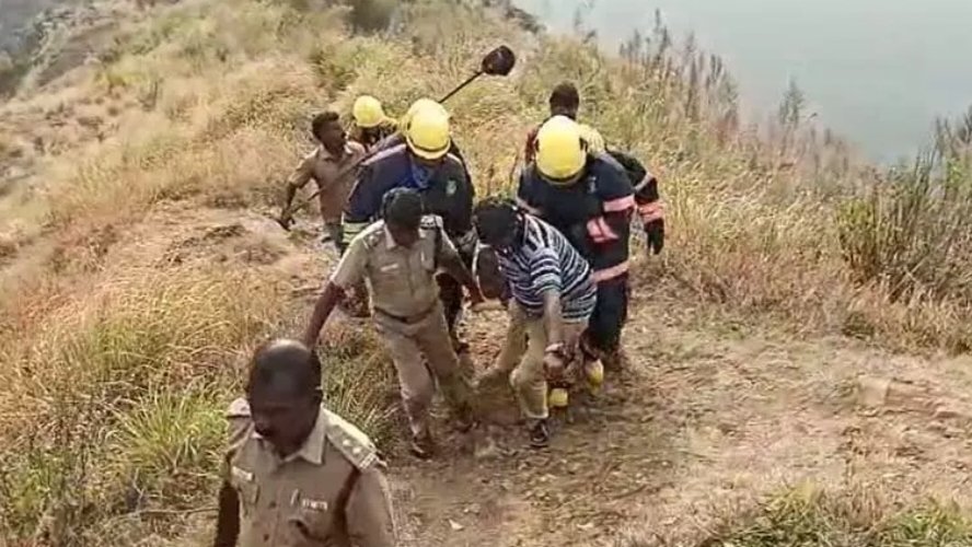 ഊട്ടിയിലേക്ക് യാത്രപോയ മലയാളി യുവാവ് കടന്നൽ കുത്തേറ്റ് മരിച്ചു; സുഹൃത്തിന് പരിക്ക് 1 malayali-youth-on-trip-to-ooty-dies-after-being-stabbed-by-a-bison-friend-injured