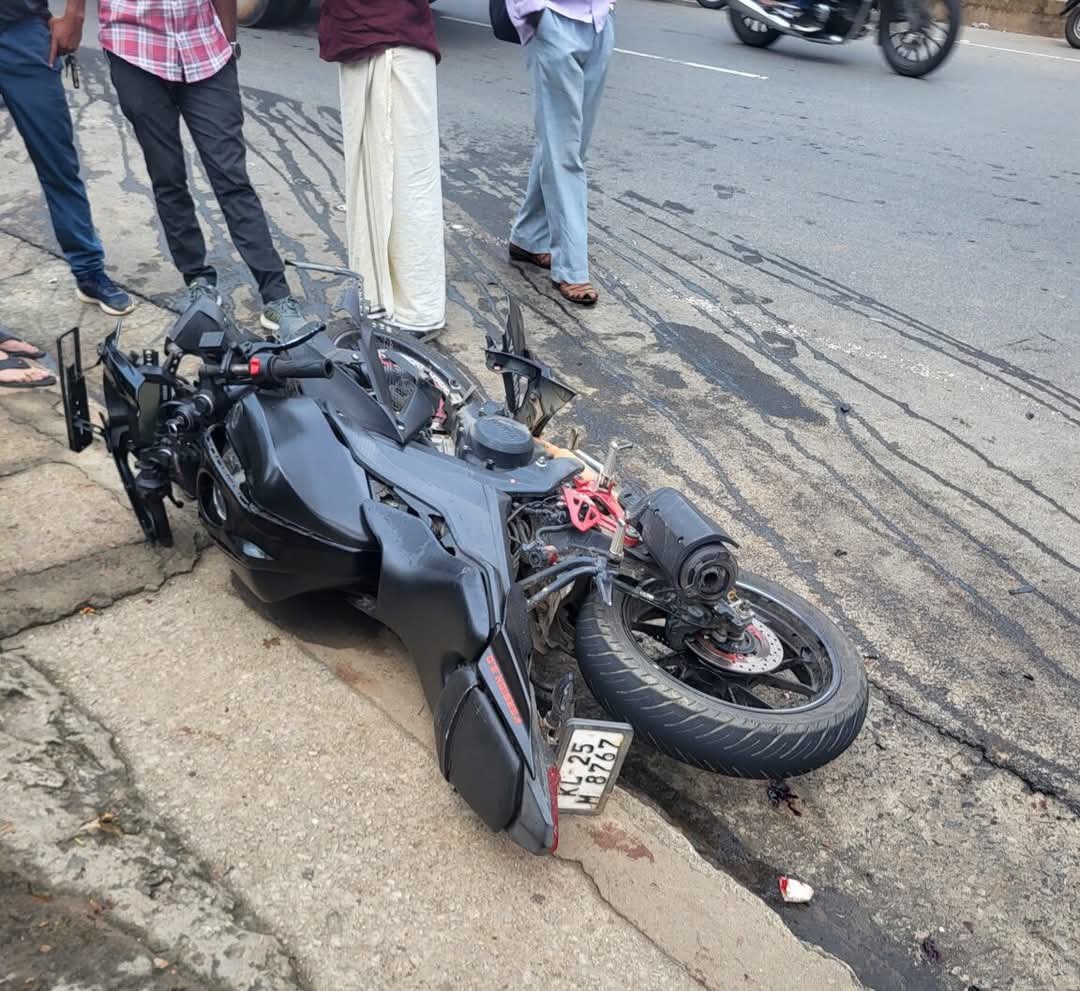 sultan-bathery-bike-crashes-into-tipper-truck-two-killed
