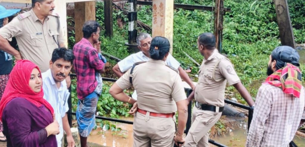 Madavoor കോഴി വേയ്സ്റ്റ് തള്ളിയവർക്കെതിരെ നടപടി, ഗ്രാമപഞ്ചായത്ത് അധികൃതർ വാക്ക് നൽകി 11 madavoor action promised against those who dumped poultry waste says grama panchayat officials