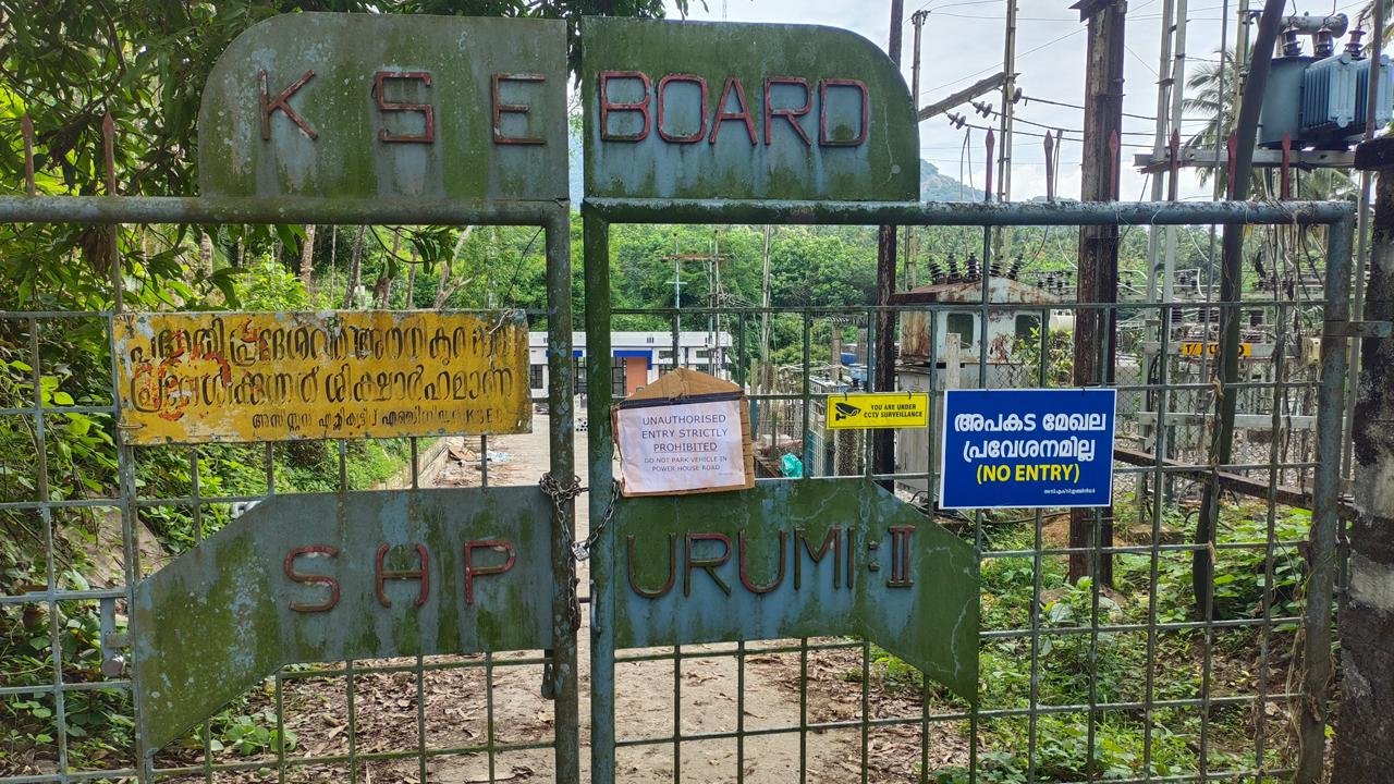 thiruvambady-complaint-raised-that-kseb-has-blocked-a-decades-old-footpath