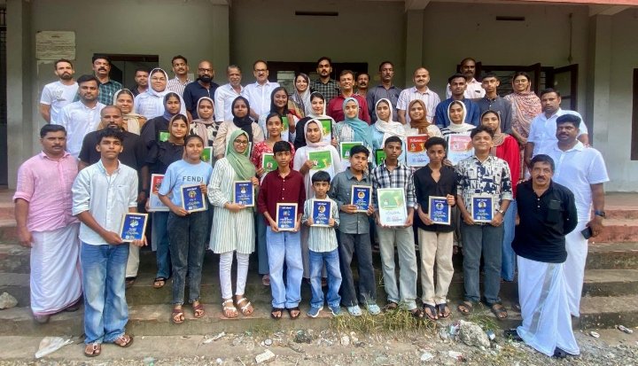 kaithapoyil divya club felicitates top achievers with love and honor