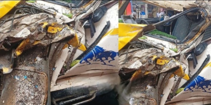 kozhikode pickup van crashes into the rear of a ksrtc bus