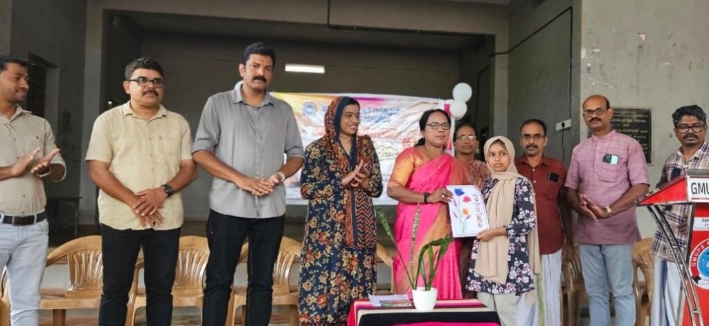 കൊച്ചു മിടുക്കിയുടെ 'കുഞ്ഞുമൊഴികൾ' ഏറ്റുവാങ്ങി Kaithapoyil ലെ വായനാദിന മാസാചരണത്തിന് തിരി തെളിയിച്ച് AEO 7 little ones sweet words lit the lamp of reading month celebrations at kaithapoyil received by the aeo