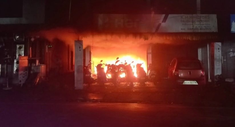 mavoor fire breaks out at two wheeler showroom