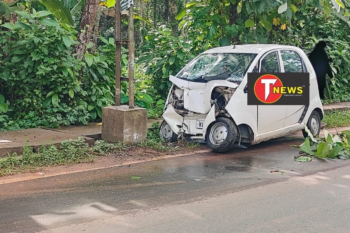 omassery-a-car-lost-control-and-crashed-into-an-electric-pole-causing-severe-damage