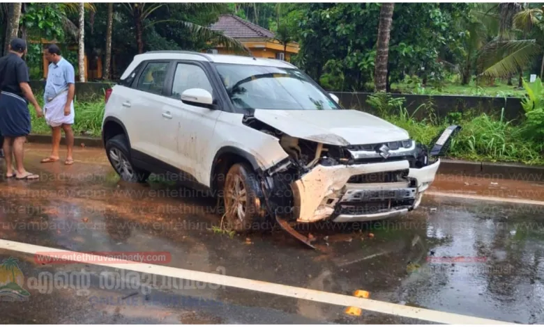 Thiruvambady മലയോര ഹൈവേയിൽ കാർ മതിലിലിടിച്ച് അപകടം 9 thiruvambady car crashes into wall on malanad highway